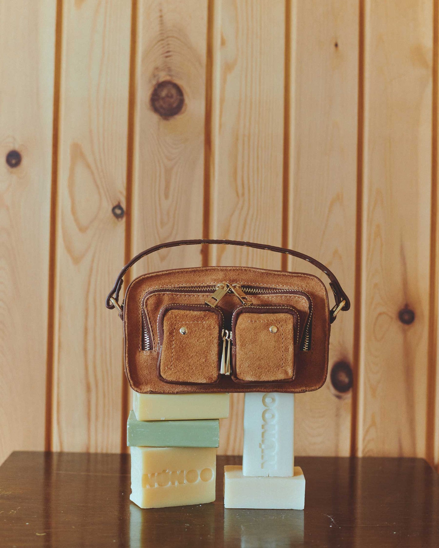 Núnoo Helena Suede Toffee w. Gold Small bag