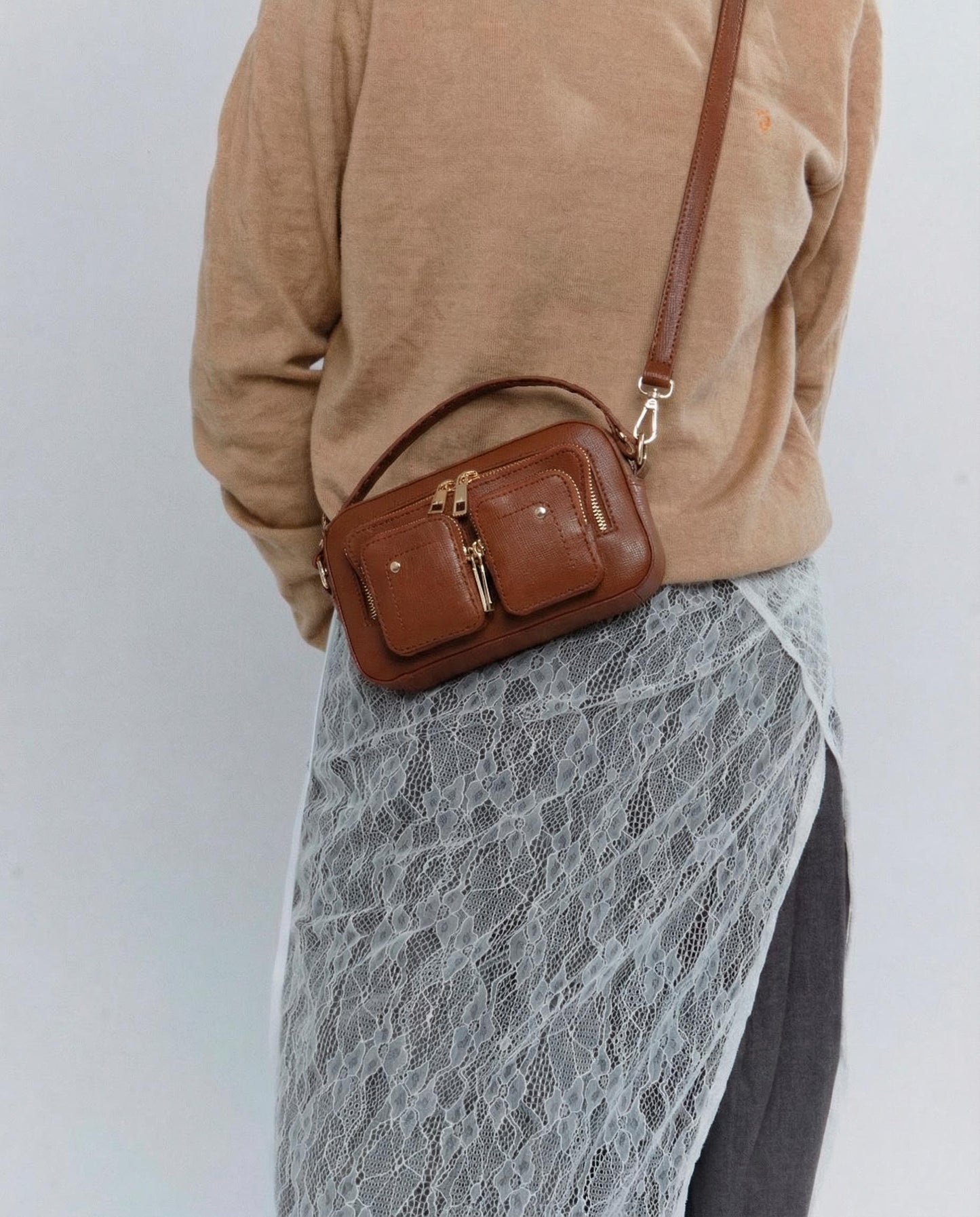 Núnoo Helena Florence Brown w. Gold Small bag Brown