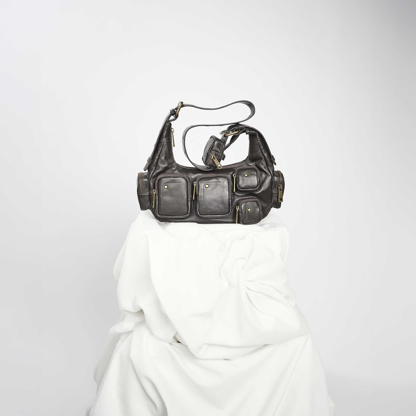 Núnoo Sally Small Pocket Sheep Black w. gold Shoulder bags Black