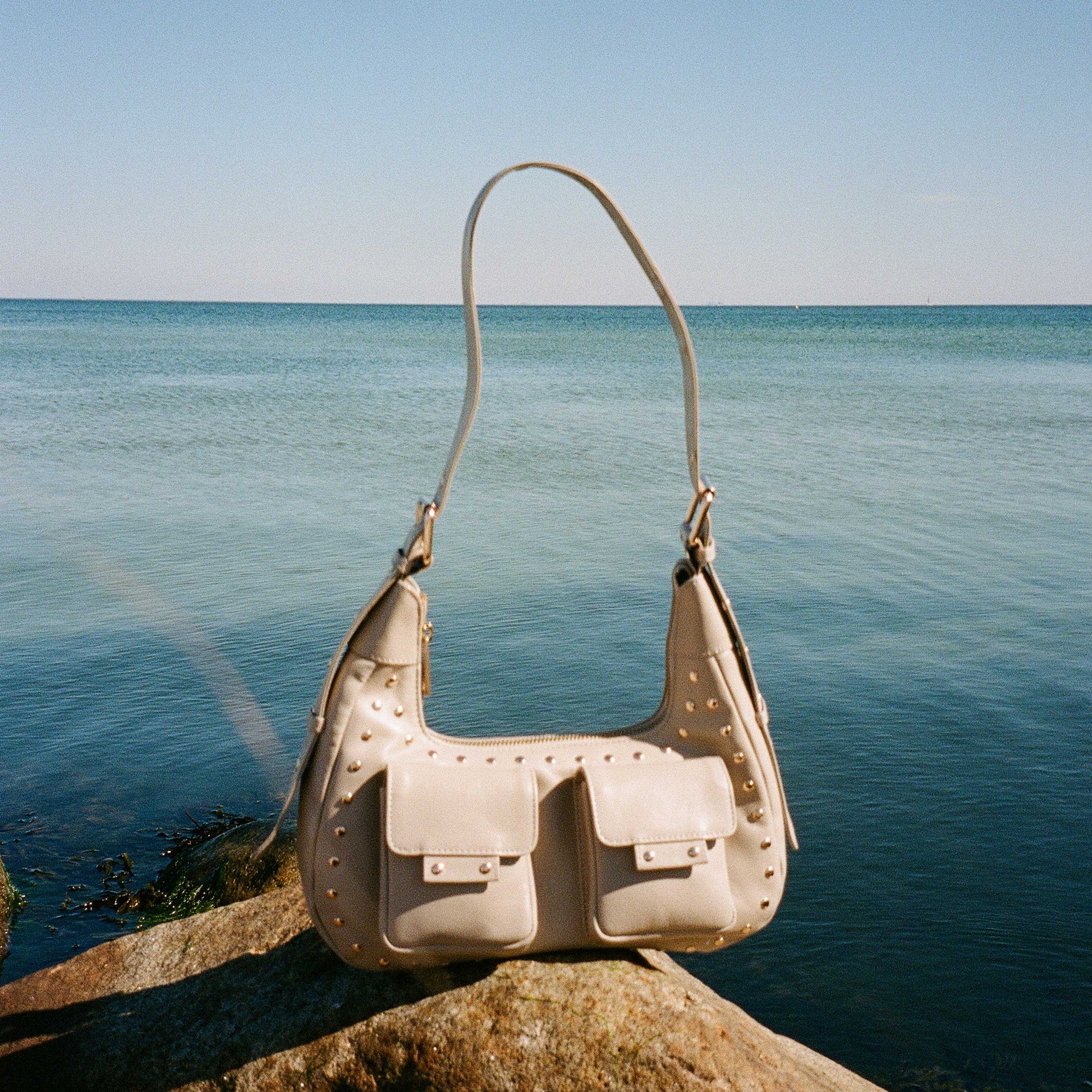 Núnoo Sally Small Rivet Pure Stone w. Gold Shoulder bags Stone